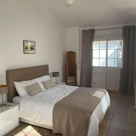 Villa Sleeps 8 Benahavís