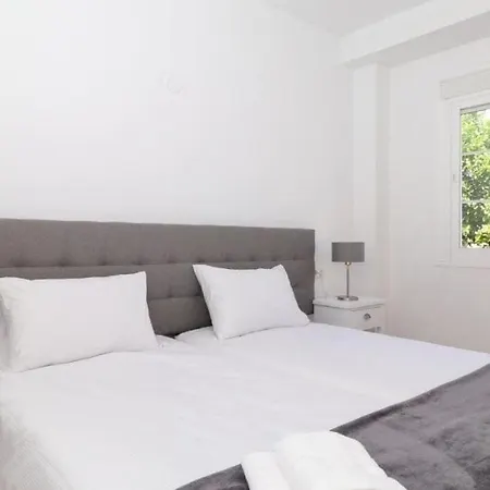 ヴィラ Sleeps 8 ベナアビス