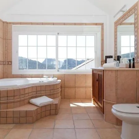Sleeps 8 * ベナアビス
