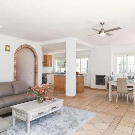 ヴィラ Sleeps 8 ベナアビス
