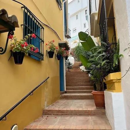 Sleeps 8 *