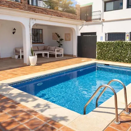 Villa Large Family Townhouse With Private Pool In Village *